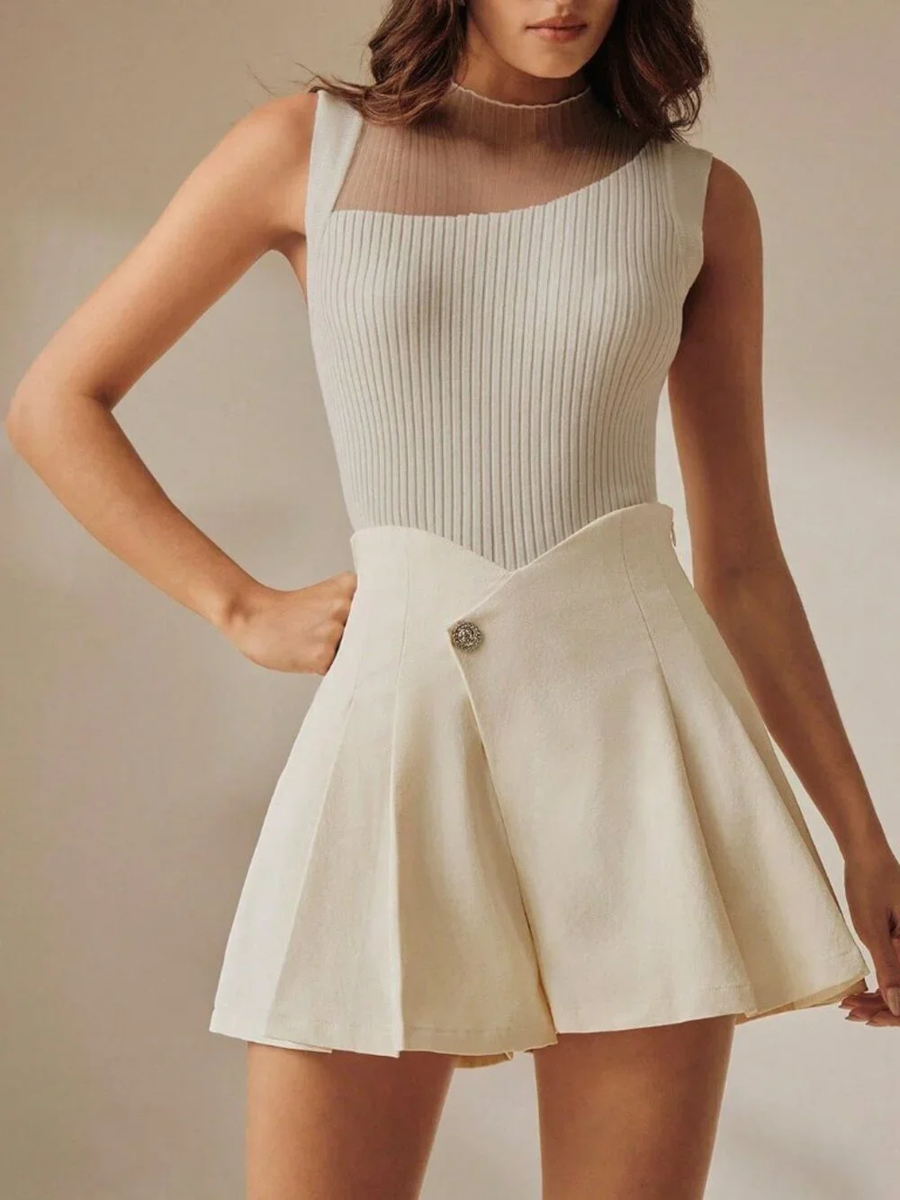 Khaki Casual Women's High-Waisted Inverted Pleat Shorts
